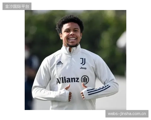 尤文直塞打穿密集防守，麦肯尼插上推射建功的战术魅力